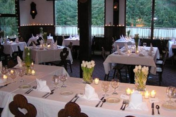 CRYSTAL MOUNTAIN HOTELS (Enumclaw)